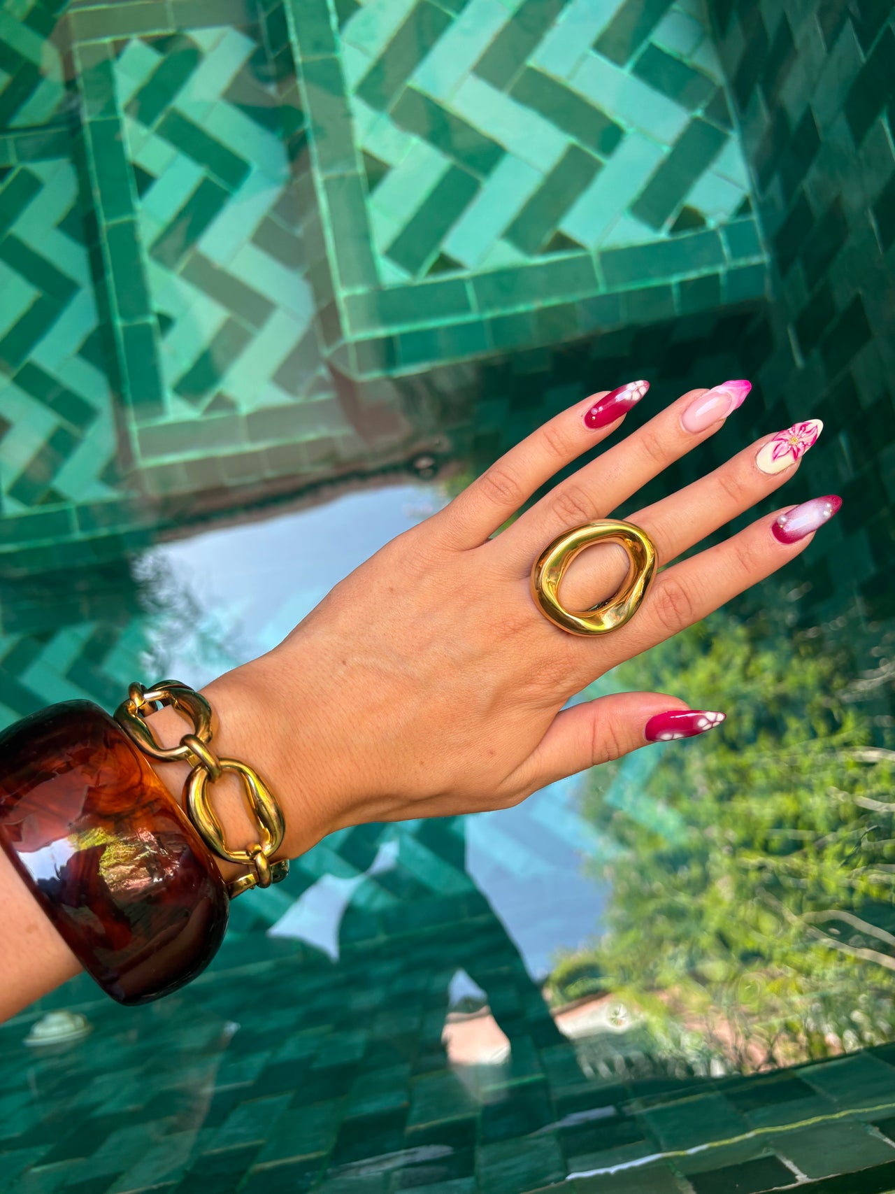 BIG SWIRL ROUND RING